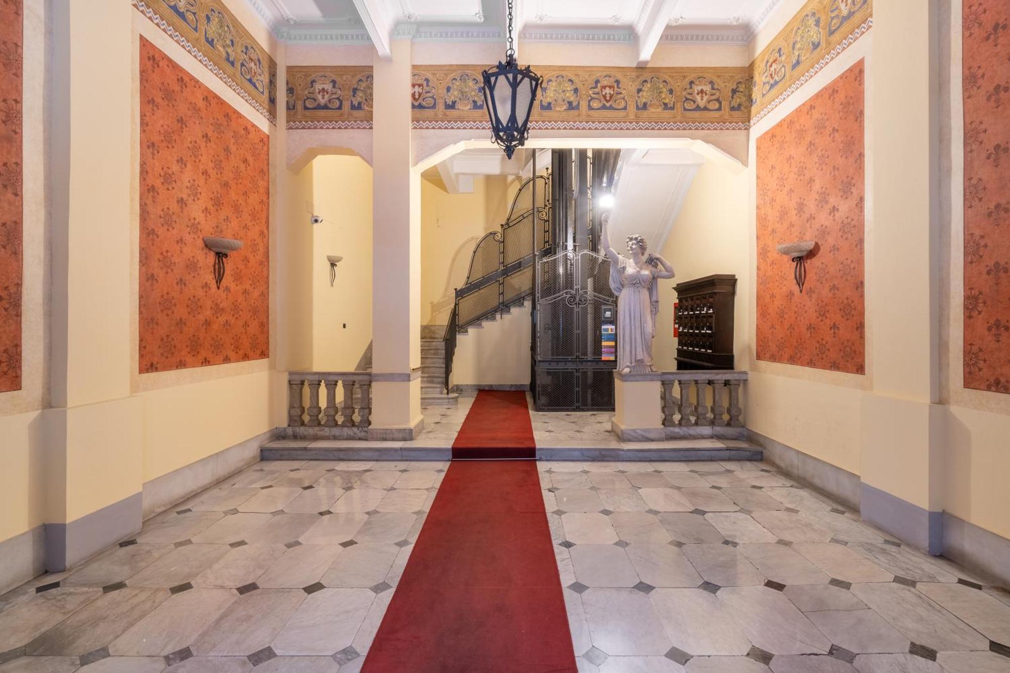 Palazzo Galeoni Luxury Suites Salerno Exterior photo
